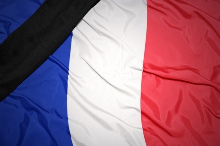Steunbetuiging aanslag Parijs  Franse Vlag met rouwband